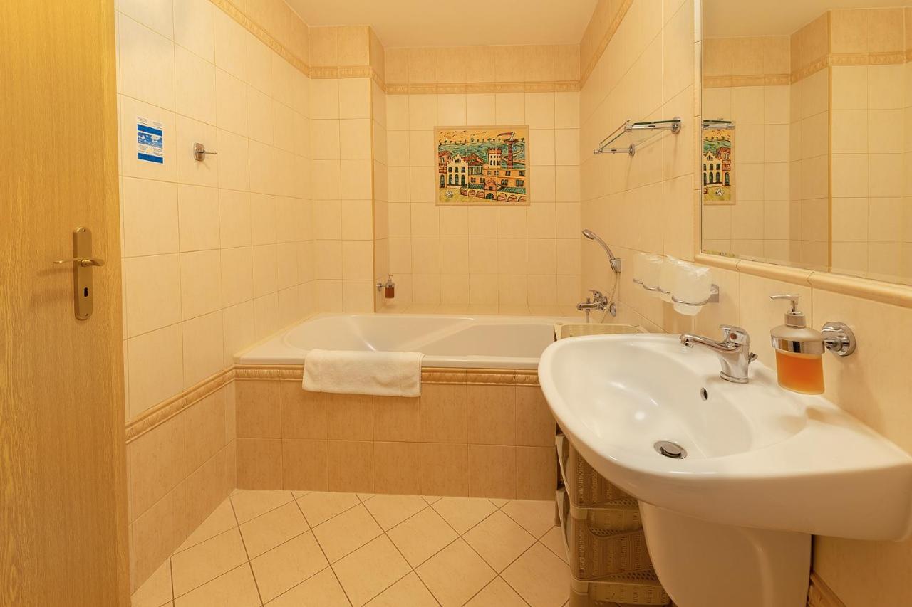 Hotel U Sladka Chodová Planá Exteriör bild