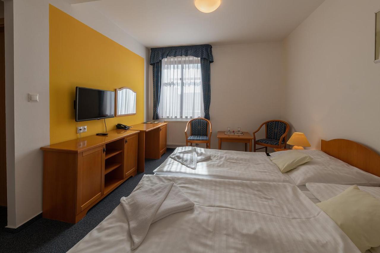 Hotel U Sladka Chodová Planá Exteriör bild